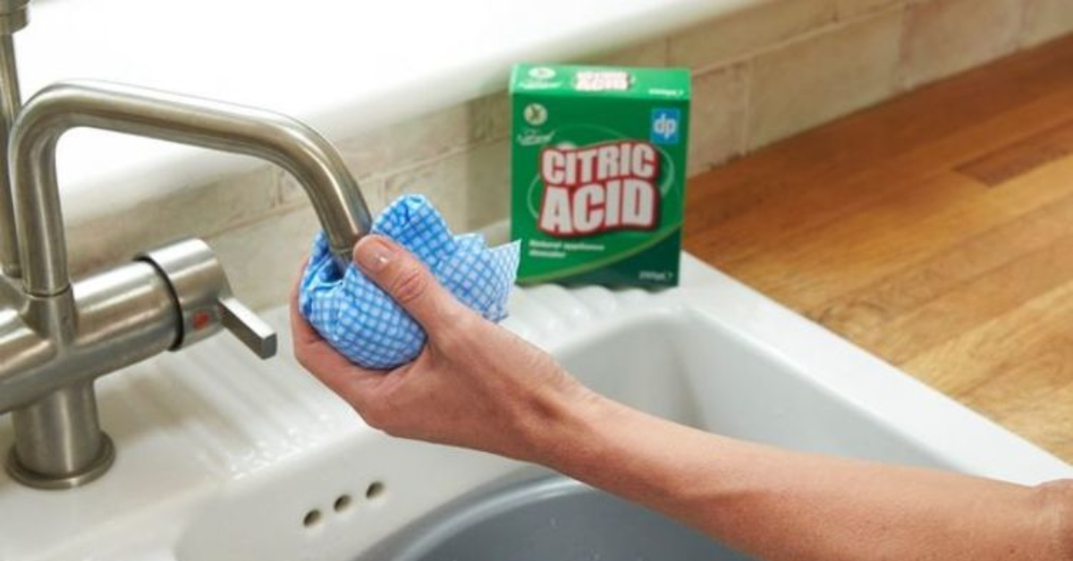 Anwendung von Zitronensäure gegen Schimmel in der Dusche